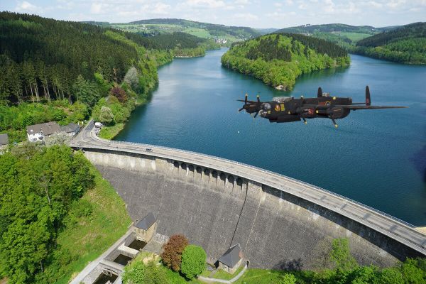avro-lancaster-luftbild-071961922B-89F8-8560-A84A-38F96EDC8A27.jpg