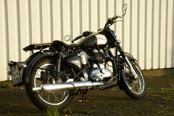 royal-enfield-bullet-c5-im-wandel-024FBFDC897-E389-A822-166B-1C028C1AE72A.jpg