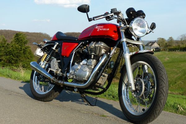 royal-enfield-continental-gt-im-wandel-008C9B66592-D3EE-0593-321D-EDD85A817D67.jpg