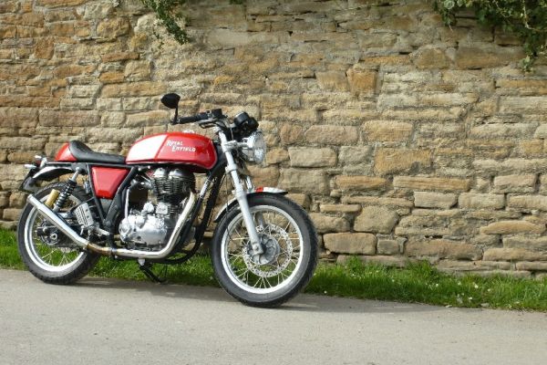 royal-enfield-continental-gt-im-wandel-011BE211CCD-7D0C-1420-6C19-566CB10588BE.jpg