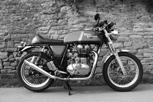 royal-enfield-continental-gt-im-wandel-013D0FC262B-5F1B-A5B8-60D7-87387E02034C.jpg