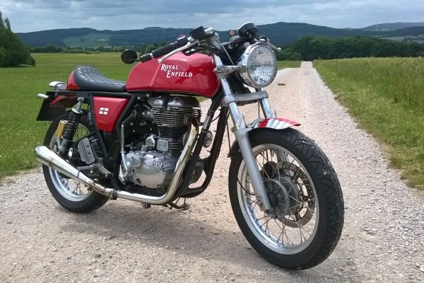 royal-enfield-continental-gt-im-wandel-015A6A4043F-BBC1-7C6A-9ABF-B84AC9F535FB.jpg