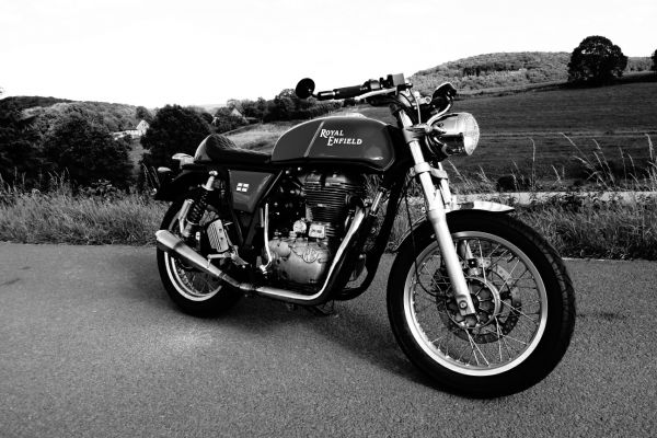 royal-enfield-continental-gt-im-wandel-0171068B66D-02EC-411D-F95A-0A572CE30CAB.jpg